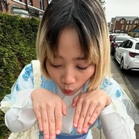 Mendapat banyak komentar sinis di Instagram usai memperlihatkan penampilannya tanpa hijab, Zara memilih santai dan tak emosi. “Santai gais aku soalnya berdoa paling utama nya sama Allah adalah biarkan semua kejujuran itu keluar dari mulutku bukan orang lain,” tulis Zara. “Gais komen sepuasnya gais aku gaakan membatasi komenku. Keluarkan maung kalian,” tulisnya lagi. Foto: Dok. Instagram