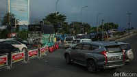 Diketahui Polisi memberlakukan one way arus balik dari Km 414 Tol Kalikangkung hingga Km 72 Cipali.