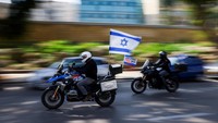Seperti diketahui, keluarga menggelar aksi untuk terus menekan pemerintah Israel dan kabinet perang untuk mencapai kesepakatan dengan Hamas mengenai para sandera, karena khawatir akan kehabisan waktu bagi para sandera yang tersisa.