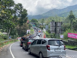 Lalin di Cianjur Arah Puncak Padat Merayap