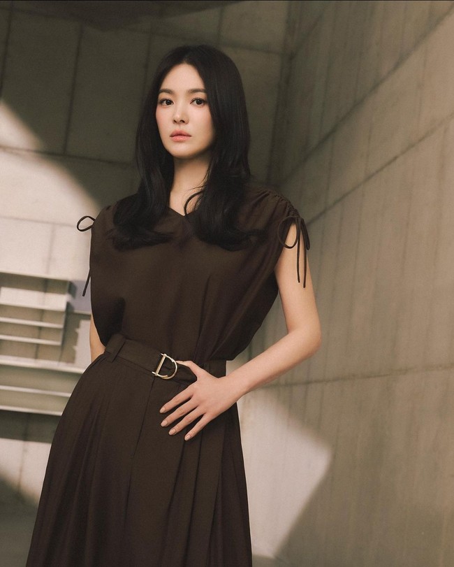 Nama Song Hye Kyo langganan masuk daftar sebagai artis tercantik Korea. Kali ini pemeran Full House menduduki posisi ketiga sebagai artis Korea tercantik 2024 dengan jumlah perolehan suara 59.599. Foto: Dok. Instagram