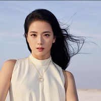 Di posisi keempat ada Ji Soo Blackpink yang mendapatkan suara sebesar 40,145. Penyanyi grup wanita ini telah merambah ke dunia seni peran. Beberapa drama Korea yang pernah dibintanginya antara lain The Producers, Arthdal Chronicles, dan Snowdrop. Foto: Dok. Instagram