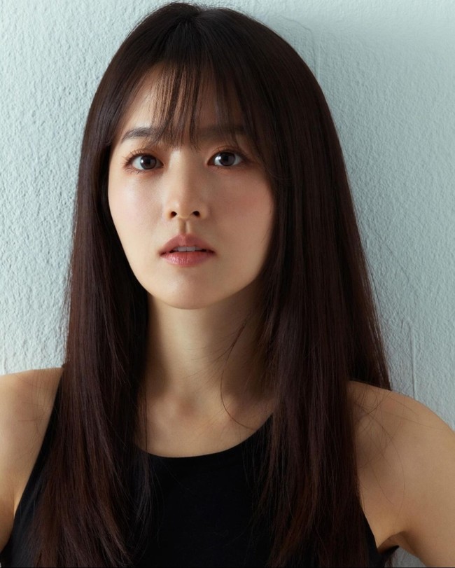 Park Bo Young meraih suara 20.202 dan menempatkannya sebagai artis Korea tercantik 2024 urutan kelima. Artis kelahiran 1990 ini telah debut akting tahun 2006. Beberapa drama Korea populer yang dibintangi Park Bo Young di antaranya adalah Oh My Ghost, Strong Girl Do Bong Soon, Abyss, Doom at Your Service, dan Daily Dose of Sunshine. Foto: Dok. Instagram