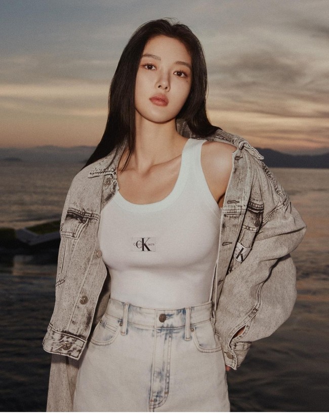 Bintang drama My Demon Kim Yoo Jung mengawali kariernya sebagai artis sejak berusia lima tahun. Yoo Jung berada di posisi sembilan sebagai artis Korea tercantik 2024 dengan 9.623 suara. Beberapa drama Korea yang pernah dibintanginya di antaranya Love in the Moonlight, Clean With Passion for Now, Backstreet Rookie, Lovers of the Red Sky, dan Chicken Nugget.Foto: Dok. Instagram