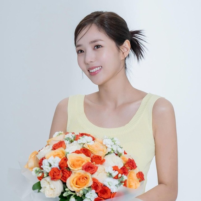 Pemain drama The Fabulous, Chae Soo Bin berhasil menduduki peringkat teratas sebagai artis tercantik 2024. Perempuan kelahiran 1994 yang terkenal lewat perannya di Im Not a Robot ini mendapatkan perolehan suara sebesar 172.469 Foto: Dok. Instagram