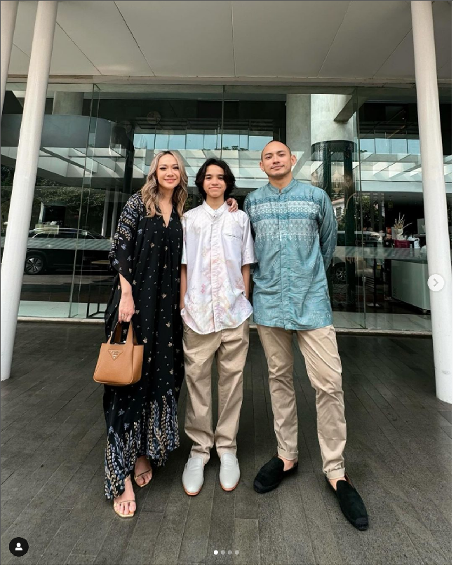 Pada Hari Lebaran 2024, pelantun Cinta Sejati itu tampak merayakan Idul Fitri bersama keluarga besar Tiko Aryawardhana yang merupakan kerabat dari eks Gubernur DKI Jakarta, Soemarno Sosroatmodjo. Foto: Dok. Instagram itsmebcl