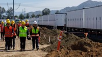 Bank baterai lithium-ion berkapasitas 680 megawatt merupakan jumlah yang besar bahkan untuk California, yang memiliki sekitar 55% kapasitas penyimpanan listrik di negara tersebut, menurut data dari Administrasi Informasi Energi AS. Calpine akan mengoperasikan 620 MW bank tersebut dalam dua tahap tahun ini mulai musim panas dan membuka sisa 60 MW pada tahun 2025.