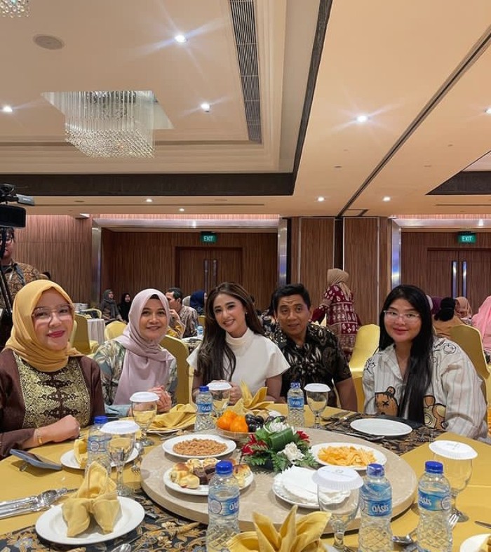 Dewi Perssik Dewi Perssik