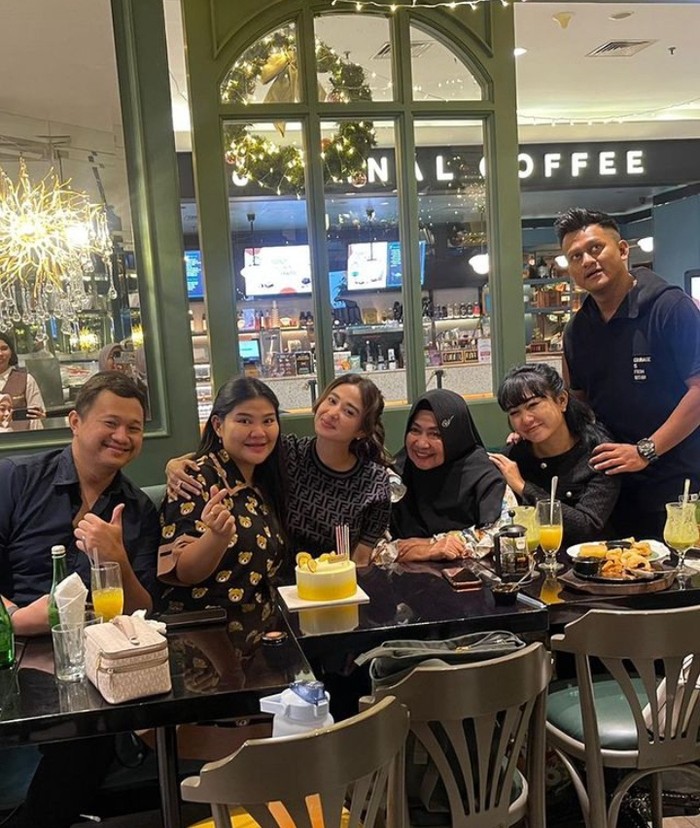 Dewi Perssik Dewi Perssik