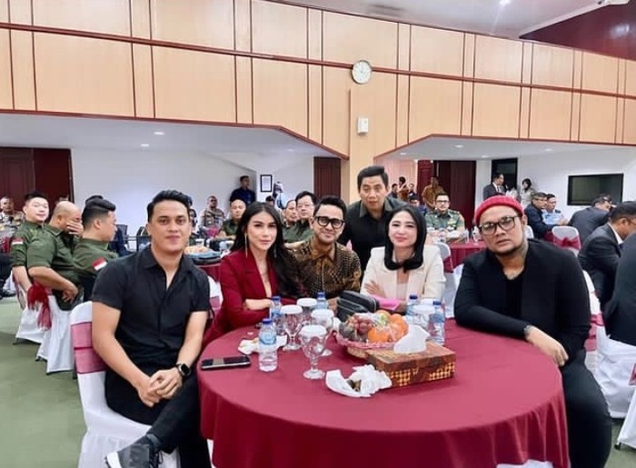 Dewi Perssik Dewi Perssik