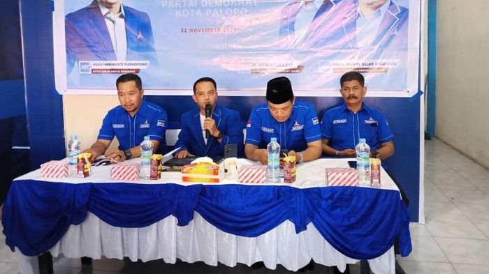 DPC Demokrat Palopo saat rapat pleno.