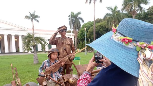 Eko, manusia patung di Kota Tua