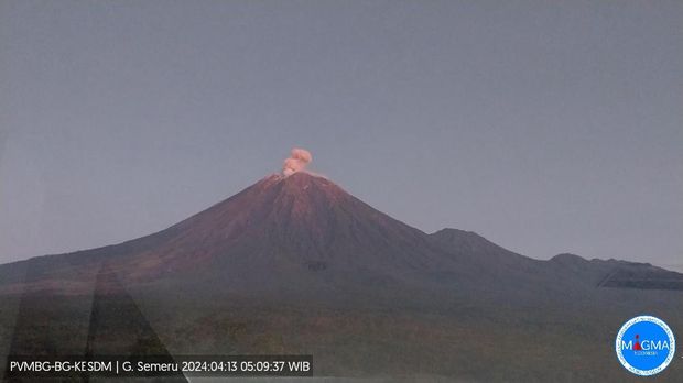 Gunung Semeru erupsi Sabtu, 13 April 2024, pukul 05:07 WIB setinggi 600 meter