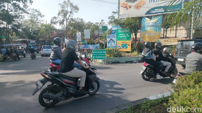 Jalur menuju kawasan wisata Garut