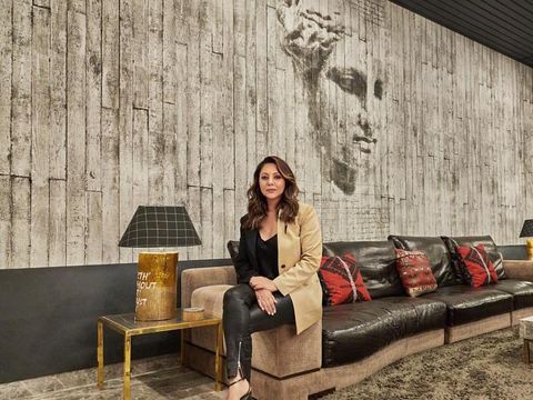 Gauri Khan di kanton Shah Rukh Khan Red Chillies