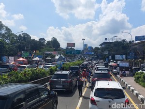Lalu Lintas Macet, 18 Ribu Kendaraan Masuk Puncak Per Pagi Tadi