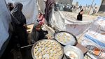 Kue Cincin Temani Warga Gaza Rayakan Idul Fitri di Pengungsian