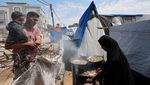 Kue Cincin Temani Warga Gaza Rayakan Idul Fitri di Pengungsian