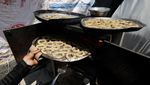 Kue Cincin Temani Warga Gaza Rayakan Idul Fitri di Pengungsian