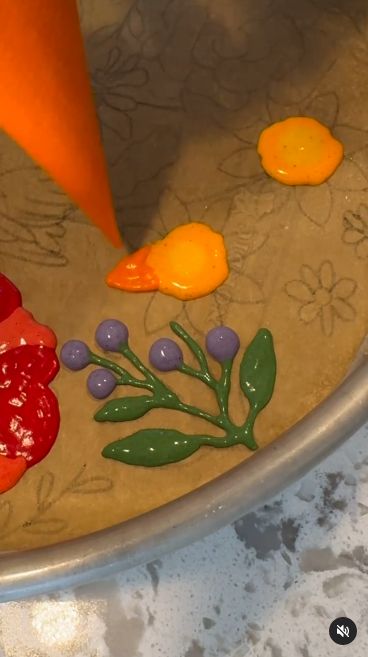 Kue Ini Viral Berkat Motifnya yang Terlalu Cantik, Bikin Sayang Dimakan!