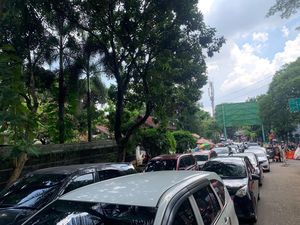 Lalin Macet 1 Km Depan Pintu Masuk Ragunan