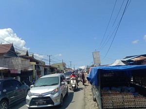 Lalin Jeneponto-Makassar Macet di Mallombasang, Kendaraan Mengular 1 Km