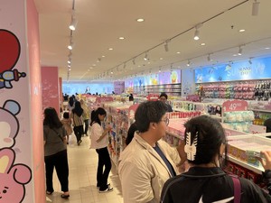 Serbu Miniso Pink Transmart, Pembeli Senang Barang Lengkap-Gerainya Luas