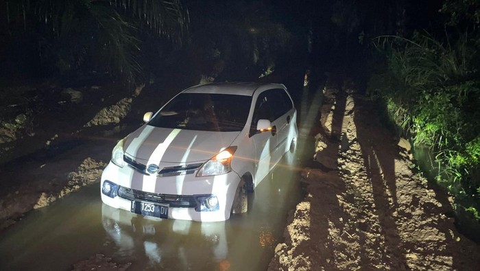 Mobil sekeluarga asal Sumbar yang tewas diduga hirup gas beracun dari AC.