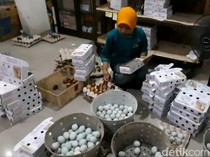 Semringahnya Penjual Oleh-oleh Telur Asin di Brebes Diserbu Saat Arus Balik