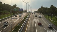 Kebijakan rekayasa lalu lintas berupa one way atau sistem satu arah di arus balik libur Lebaran tahun ini telah dimulai.