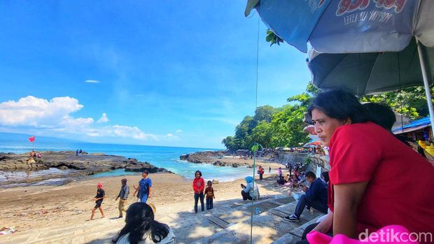 Pantai Karanghawu Sukabumi