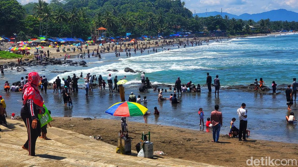 Pantai Karanghawu yang Hadirkan Sejuta Kenangan bagi Heti