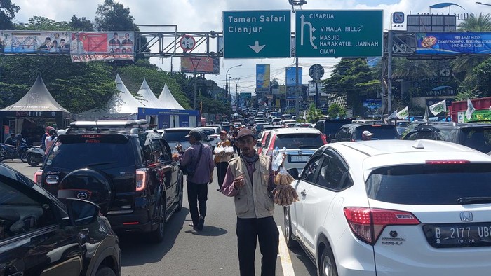 Para pedagang senang jika Puncak macet