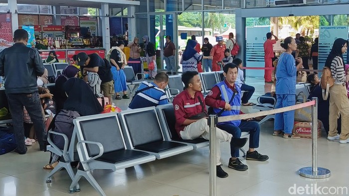 Pemudik baik pejalan kaki maupun yang menggunakan kendaraan terus berdatangan di Pelabuhan Bakauheni.