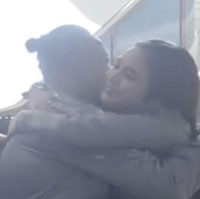 Pelantun Sial itu telah dianggap seperti keluarga oleh ayah Rizky Febian. Sule tampak memeluk Mahalini setelah momen sungkeman. Foto: dok. Instagram dan YouTube Putri Delina