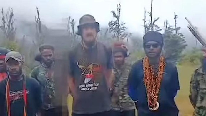 Beredar video terbaru pilot Susi Air Philip Mark Mehrtens yang disandera oleh Organisasi Papua Merdeka (OPM) pimpinan Egianus Kogoya di Kabupaten Nduga.