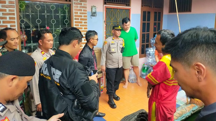 Viral di media sosial (medsos) bengkel di kawasan wisata Puncak, Bogor, Jawa Barat, mengggetok harga kepada komsumennya. Pemilik bengkel dinarasikan getok harga hingga pemilik mobil harus bayar Rp 200 ribu untuk biaya ganti ban serep.