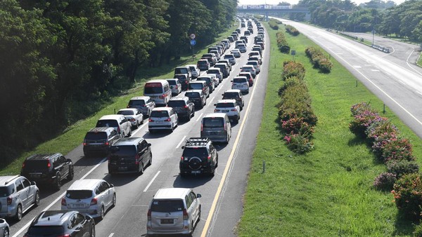 Potret Padatnya Arus Balik di Tol Palimanan-Kanci