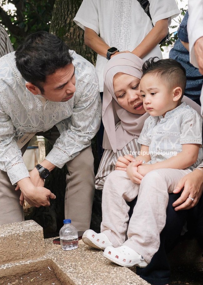 Punya pipi tembam penampilan Cipung memang selalu terlihat menggemaskan. Tak heran walau masih kecil namun dirinya sudah punya banyak penggemar. Foto: Instagram/@tercipungcipung/@raffinagita1717