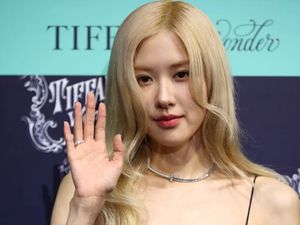 Rose BLACKPINK Resmi Gabung ke The Black Label