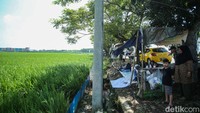 Deretan warung jajanan siap menyambut para pemudik yang akan kembali ke kota.