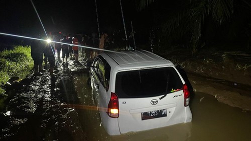 Sekeluarga ditemukan tewas di Bungo, diduga hirup gas beracun AC mobil.
