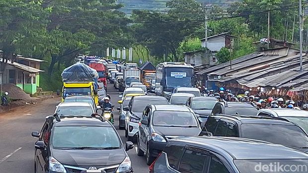Suasana di ingkar Barat Nagreg, Sabtu (13/4/2024).