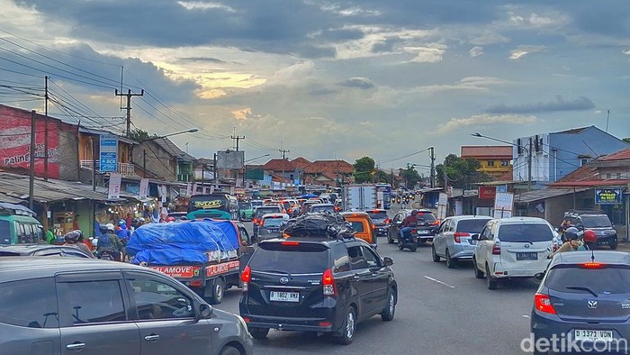 Suasana di ingkar Barat Nagreg, Sabtu (13/4/2024).