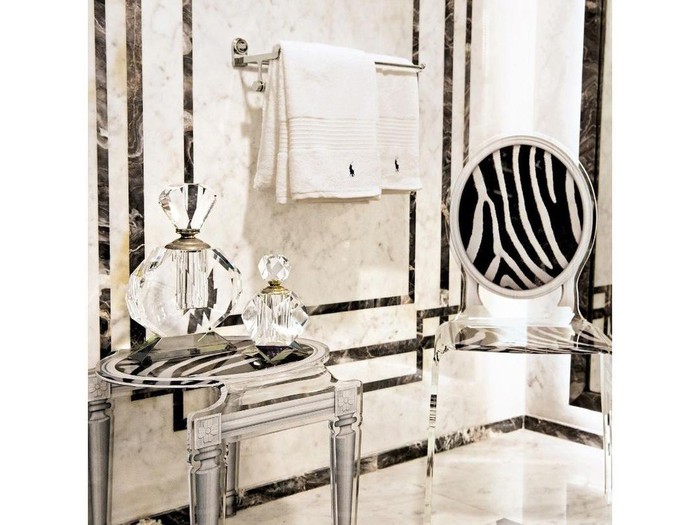 Tampilan sudut kamar mandi rumah Shah Rukh Khan Tampilan sudut kamar mandi rumah Shah Rukh Khan.