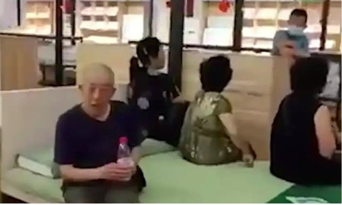 Turis China dikurung di toko kasur oleh pemandu wisata