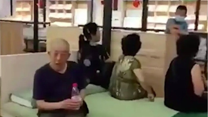 Turis China dikurung di toko kasur oleh pemandu wisata