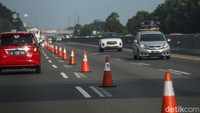 Pemberlakuan contraflow adalah upaya untuk mengurai padatnya arus lalu lintas ke arah Jakarta.