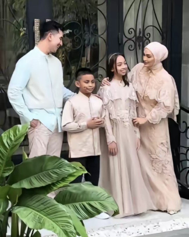 Menanggapi kabar kedekatannya dengan Putri Zulhas, Verrell Bramasta mengaku senang karena ada netizen yang memantau gerak-geriknya. “Wah alhamdulillah ada yang perhatiin, yang pasti doain aja. Kalau doa yang baik-baik diaminkan saja,” kata Verrell saat seperti dilansir dari detikHOT. Foto: dok. Instagram @bramastavrl