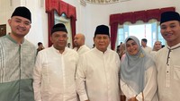 Di acara tersebut, Wamenaker RI juga bersilaturahmi dengan Menteri Pertahanan (Menhan) Prabowo Subianto, yang juga Presiden terpilih 2024-2029. 